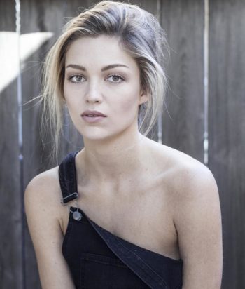 Lili Simmons Lezwatch Tv