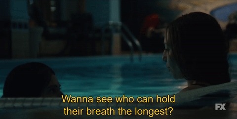mini-series Mrs. America - Jules and Brenda make out in the pool