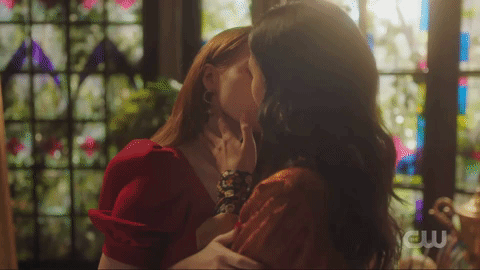 Riverdale - Cheryl making out with new girl